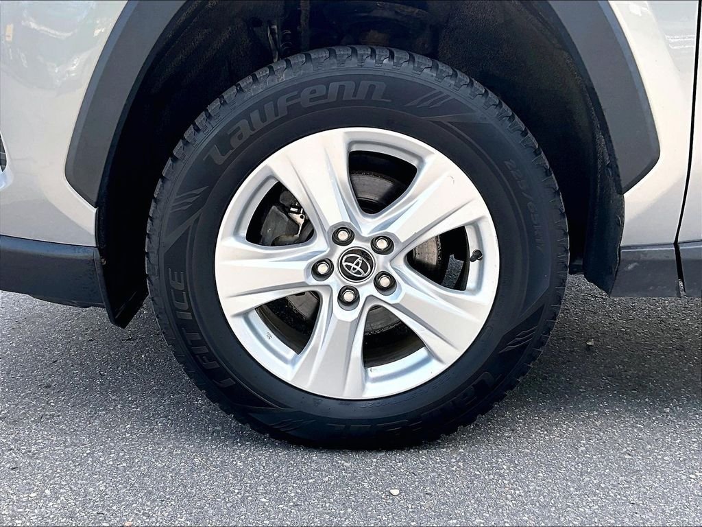Used 2020 Silver Sky Metallic Toyota XLE image 7