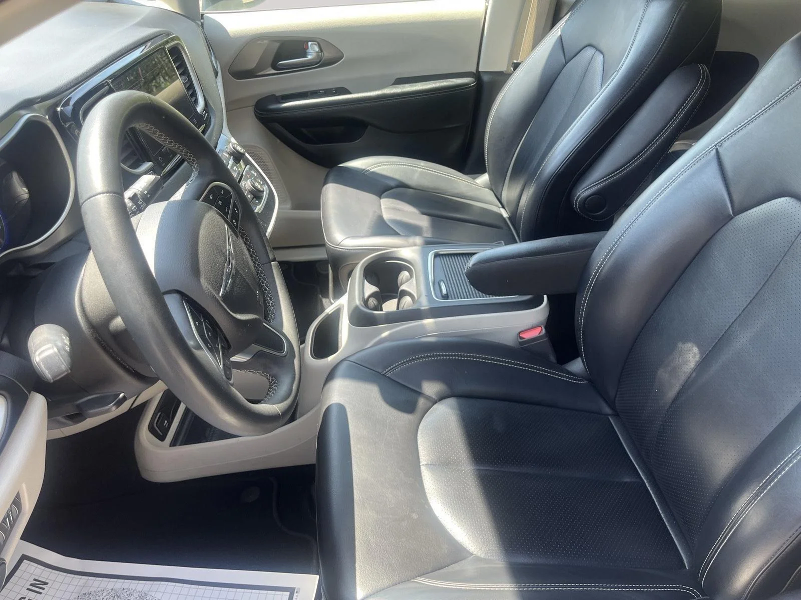 Used 2023 Bright White Clearcoat Chrysler Touring L image 20