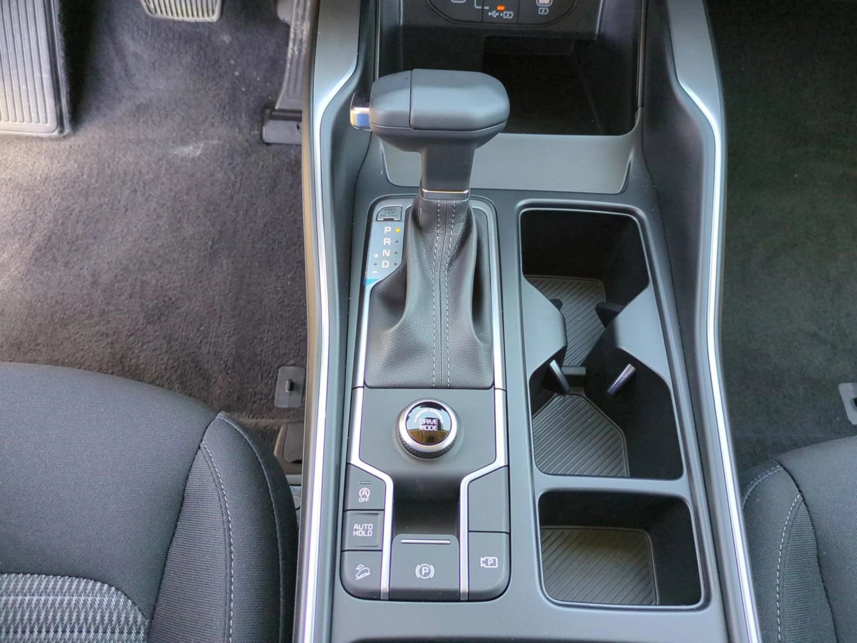 New 2026 Ivory Silver Kia LX image 29