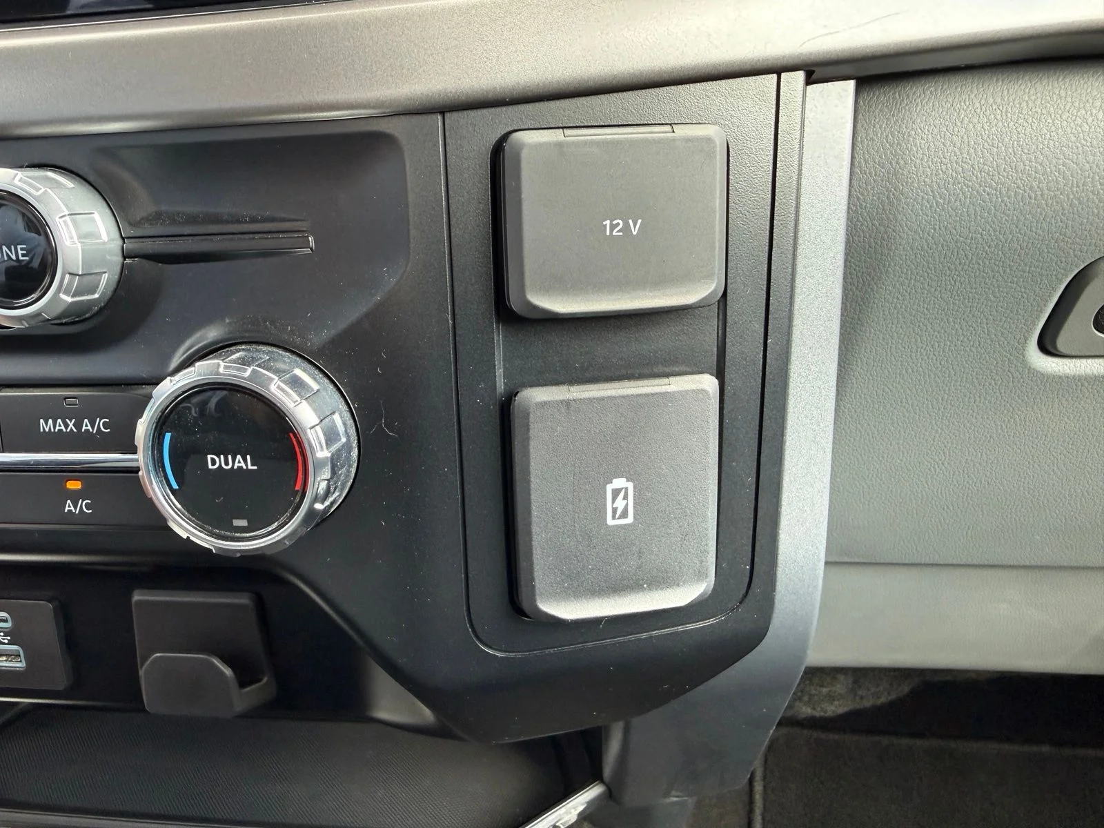 Certified Used 2024 Avalanche Ford XLT image 17