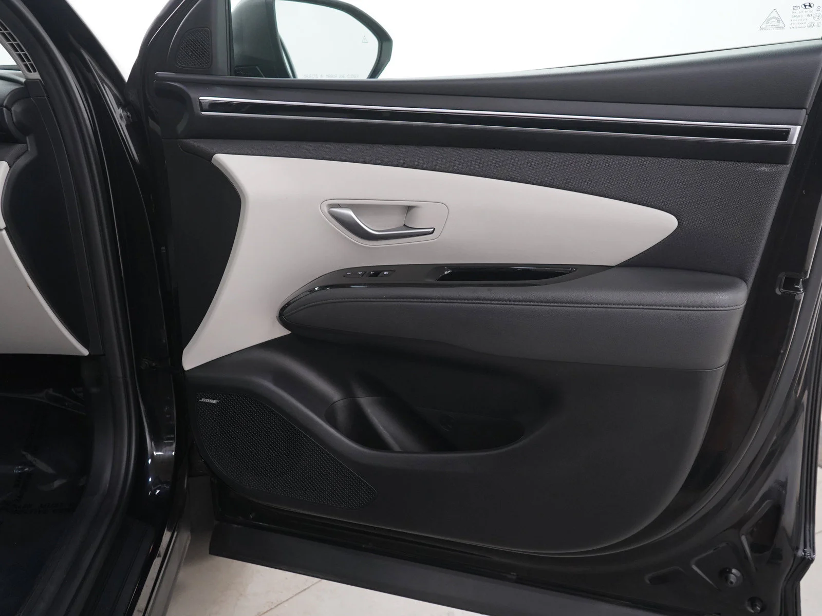 Used 2022 Phantom Black Hyundai SEL image 9