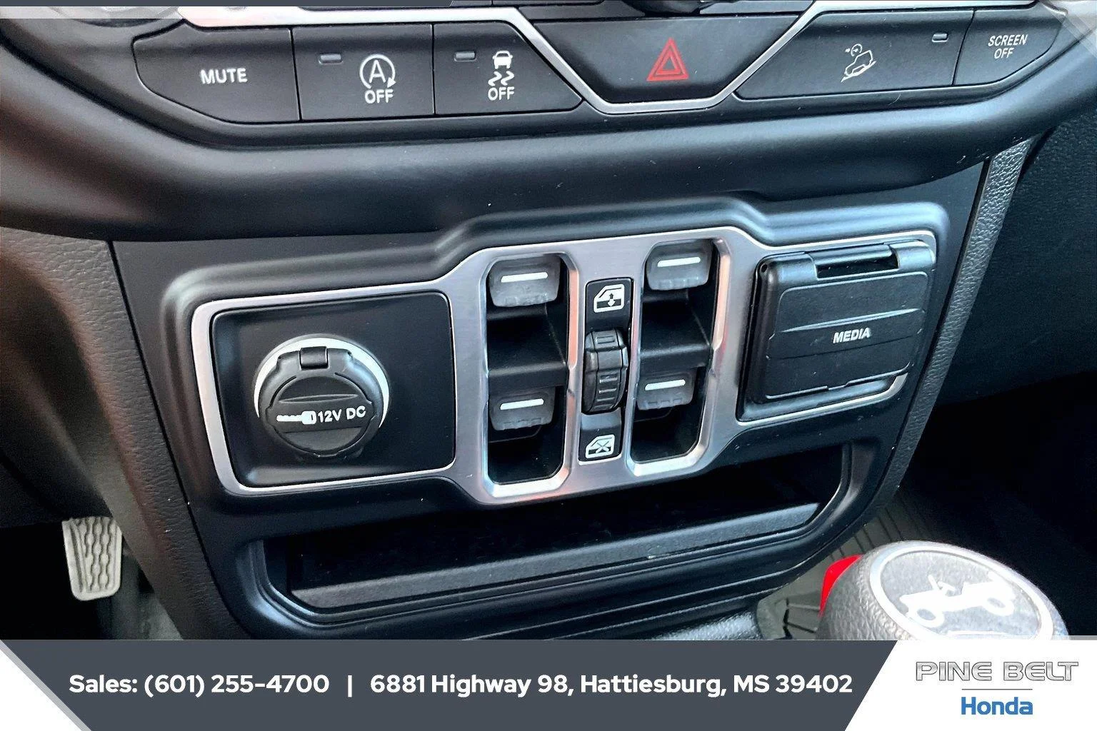Used 2020 Sting-Gray Clearcoat Jeep Sahara image 23