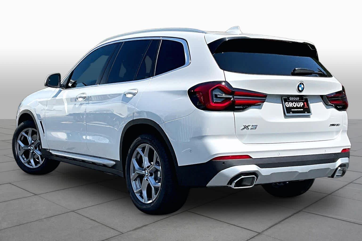 Used 2024 Mineral White Metallic BMW xDrive30i image 12