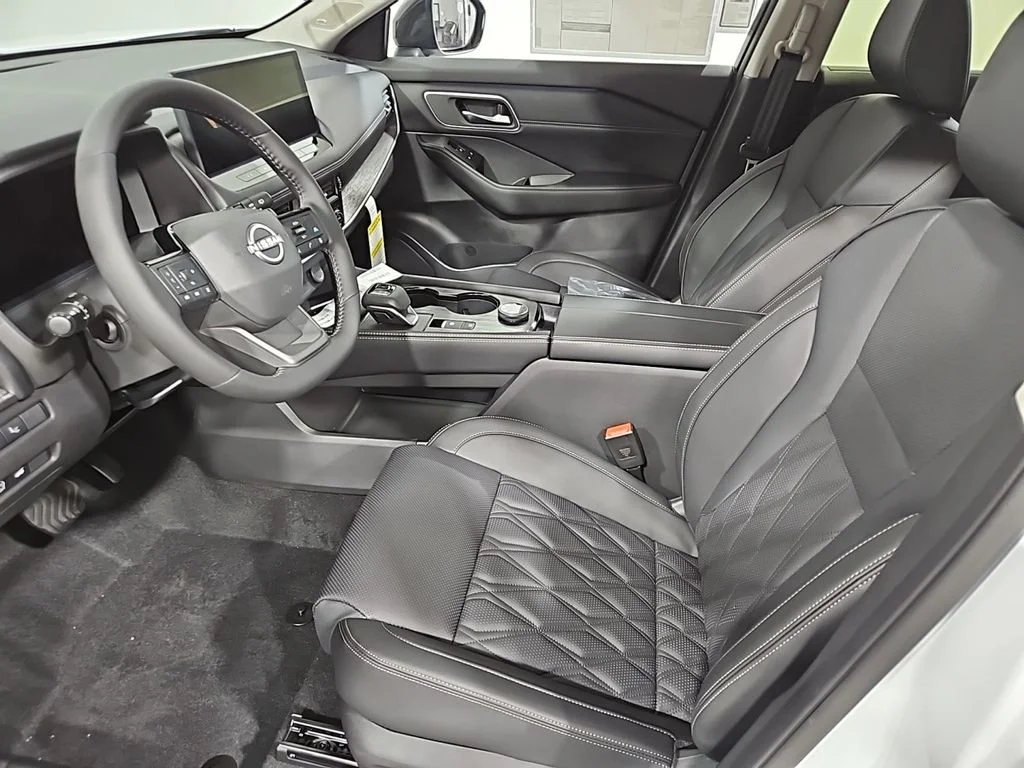 2025 Nissan Rogue Platinum - Photo 9