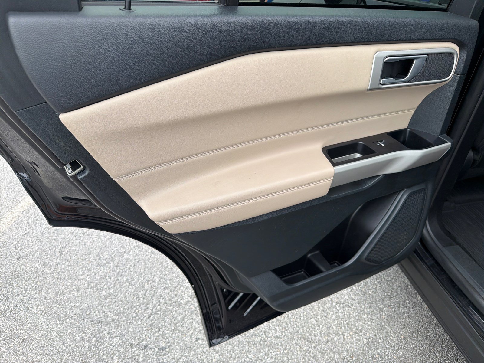 Used 2023 Agate Black Metallic Ford XLT image 21