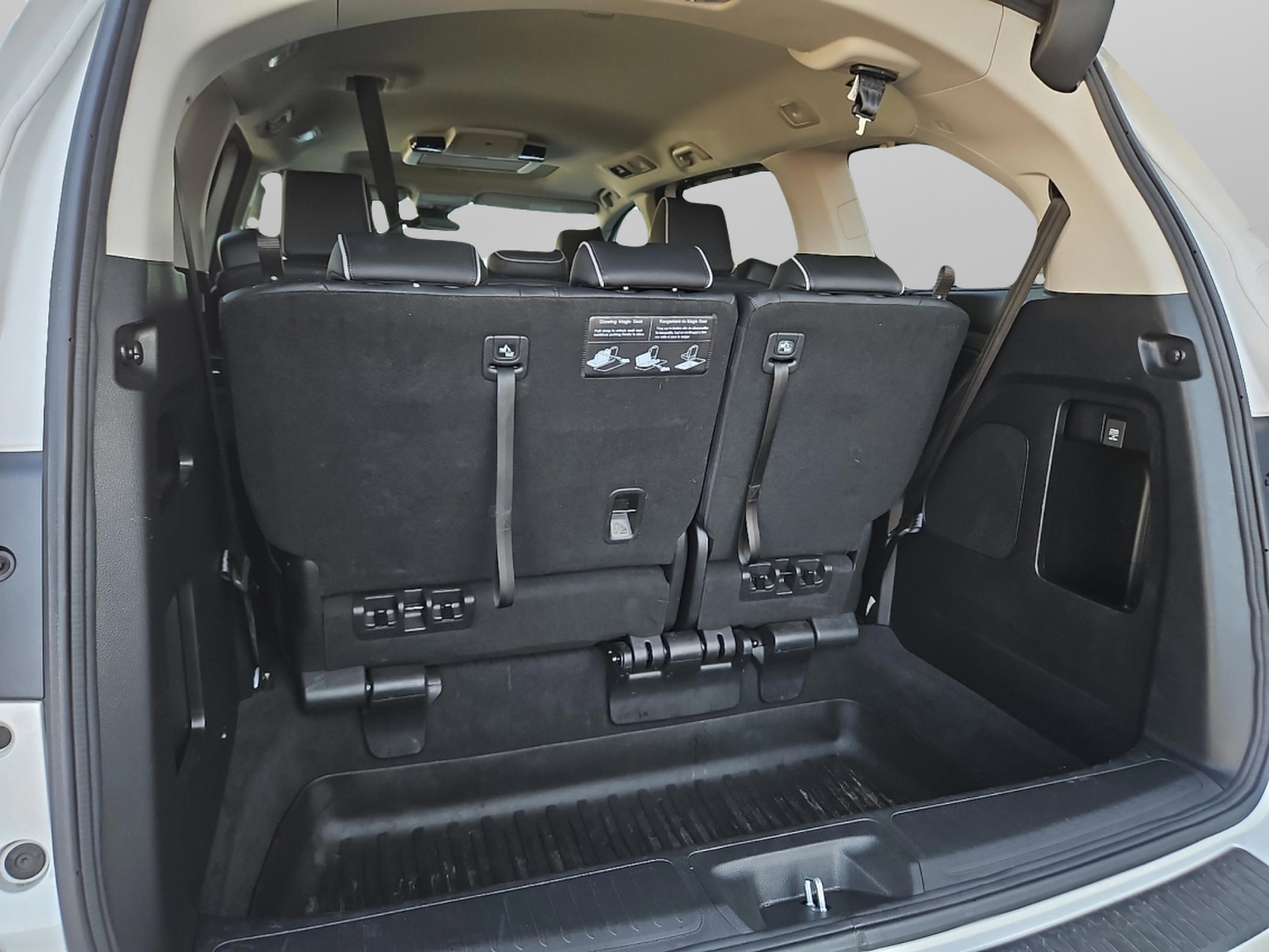Used 2025 Platinum White Pearl Honda Touring image 11