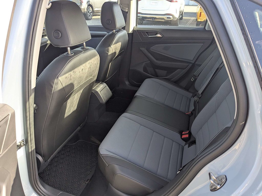 2025 Volkswagen Jetta SE - Photo 13