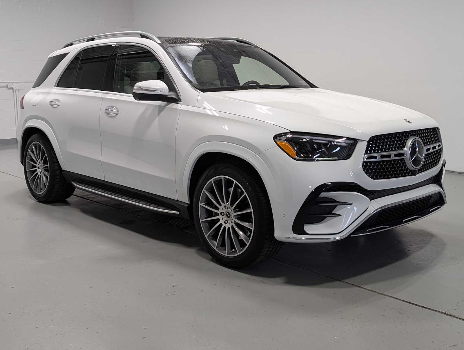 Certified Used 2026 MANUFAKTUR Moonlight White Metallic Mercedes-Benz GLE 580 image 6
