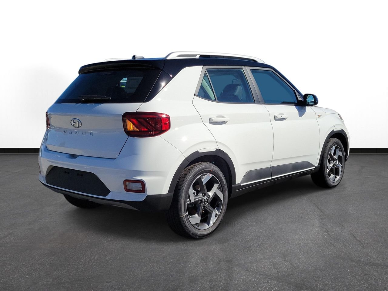 New 2026 Lunar White w/Black Roof Hyundai SEL w/Two-Tone Roof image 4