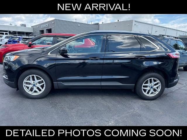 Used 2022 Black Metallic Ford SEL image 7