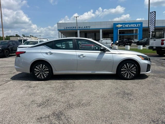 Used 2024 Silver Nissan 2.5 SV image 2