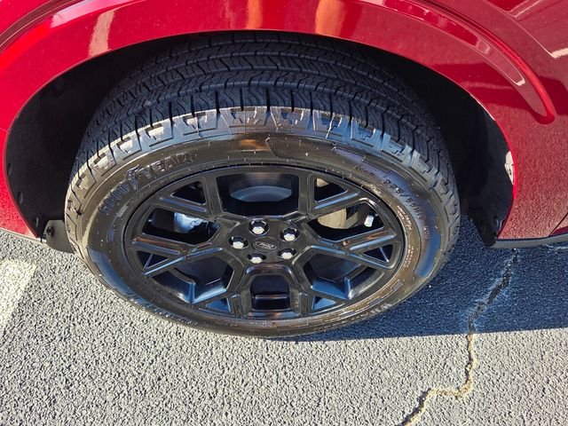 New 2026 Ruby Red Metallic Tinted Clearcoat Ford Lariat image 10