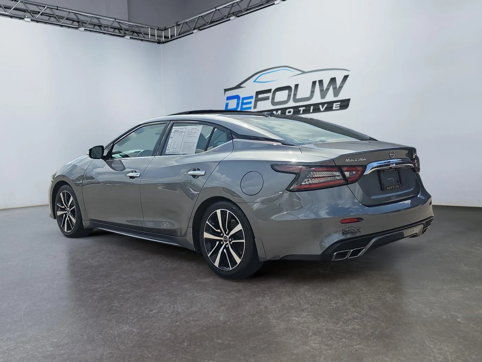 Used 2023 GRAY NISSAN SL SEDAN image 5