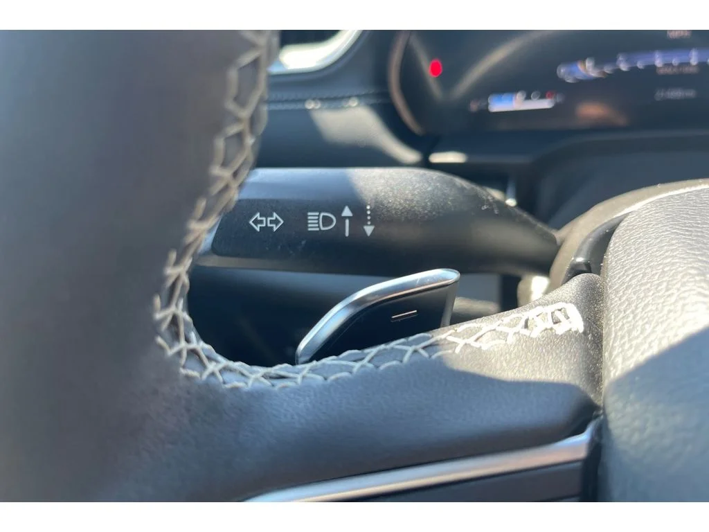 Used 2024 BRIGHT WHITE CLEARCOAT Jeep Laredo image 34