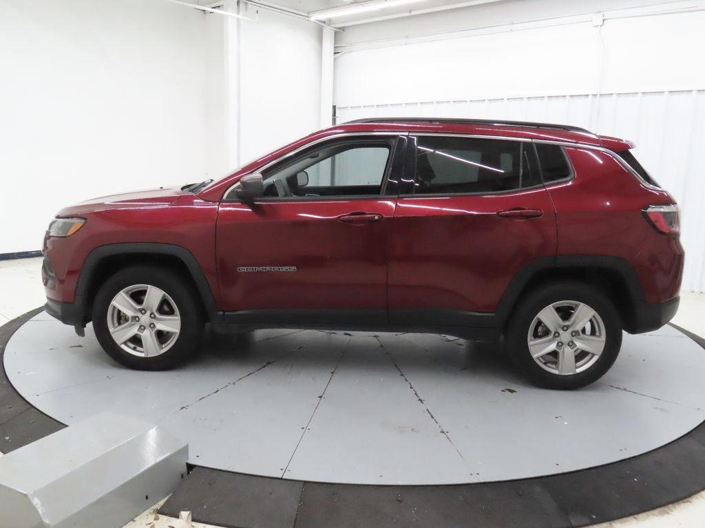 Used 2022 Red Jeep Latitude image 5