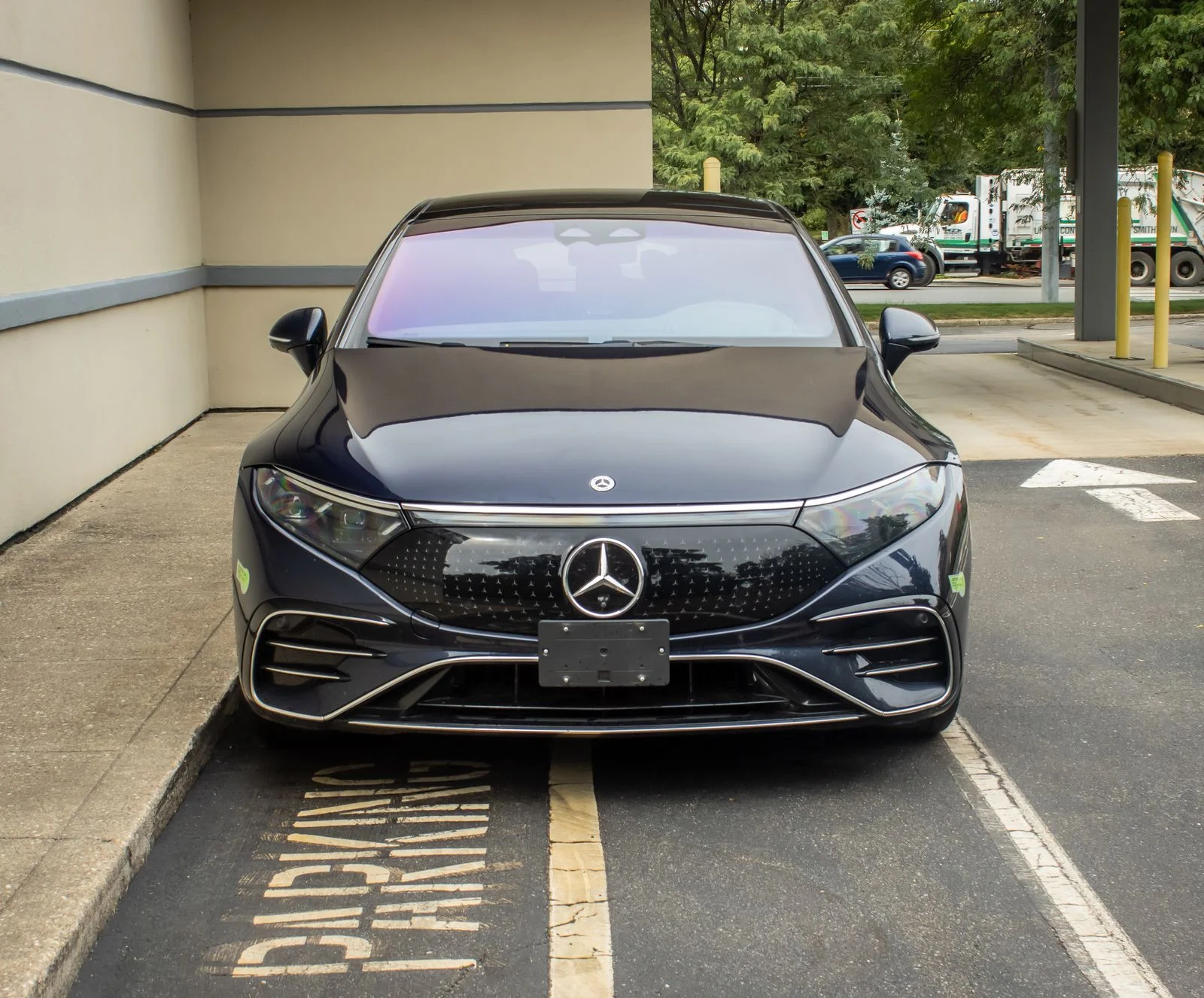 Used 2023 Mercedes-Benz EQS Base with VIN W1KCG4EB8PA028228 for sale in Commack, NY