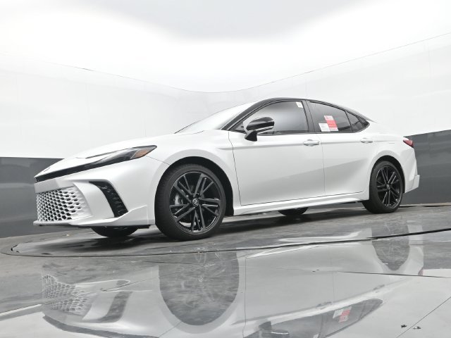 New 2026 Wind Chill Pearl/Black Toyota XSE image 26