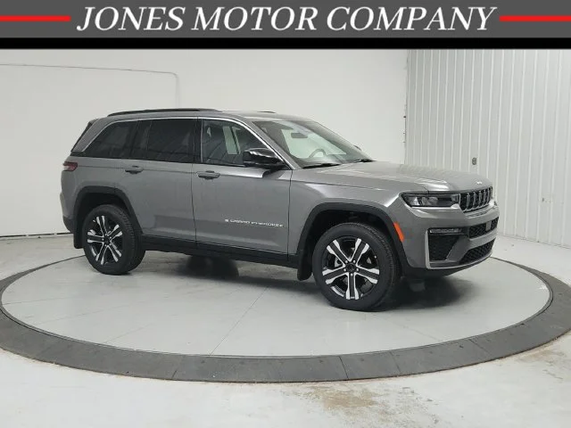 New 2027 Sting-Gray Clearcoat Jeep Limited image 1