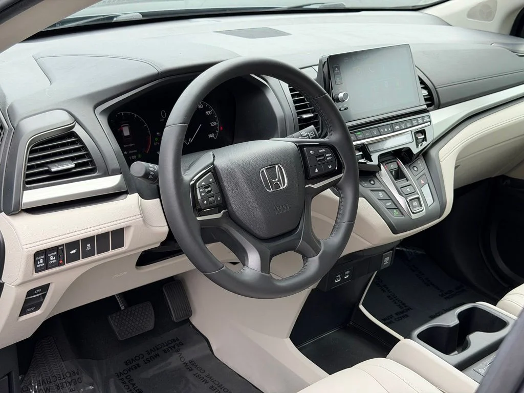 Used 2025  Honda EX-L image 17