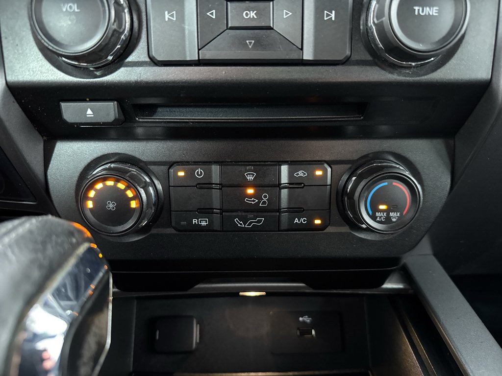 Used 2016 Shadow Black Ford XLT image 21