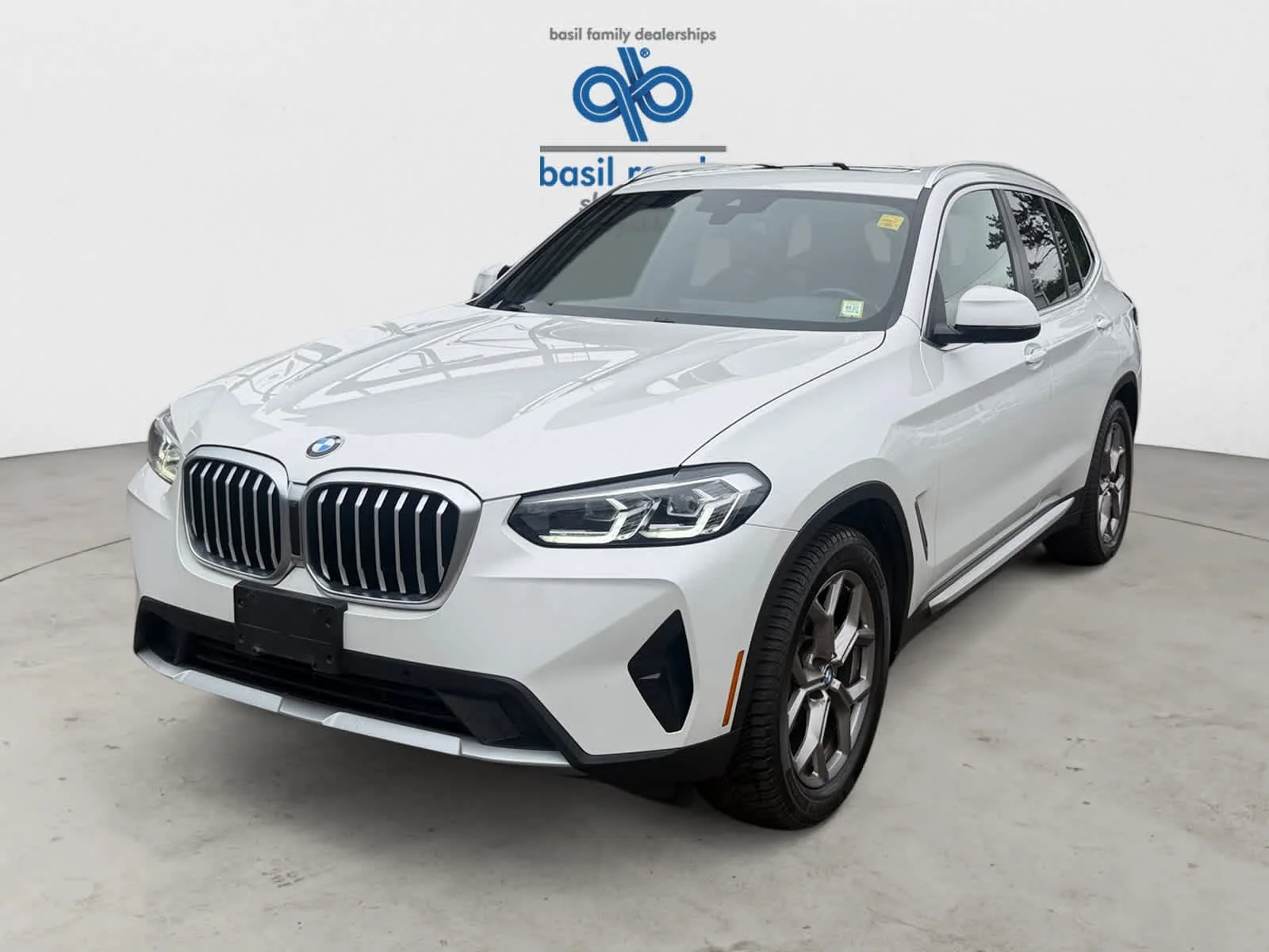 Used 2022 Mineral White Metallic BMW xDrive30i image 2
