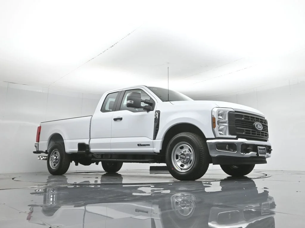 New 2026 Oxford White Ford XL image 3