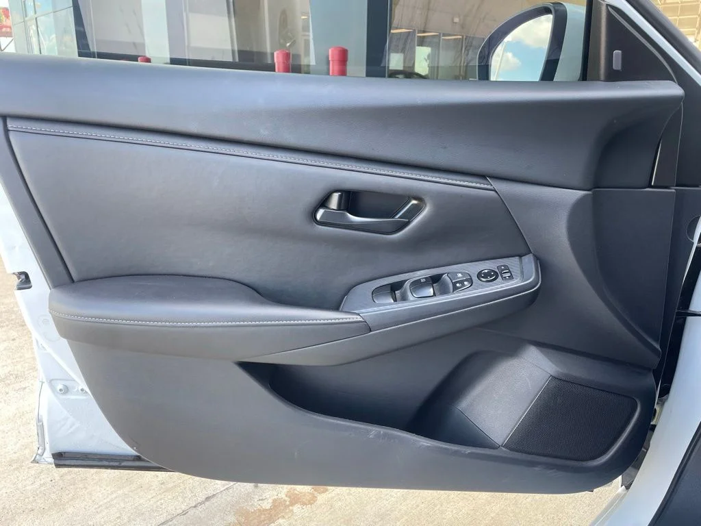 Used 2025 White Nissan S image 9