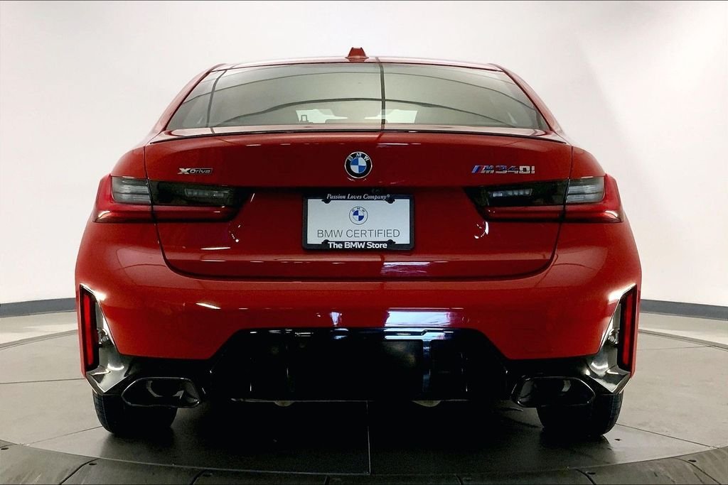 Used 2023 Melbourne Red Metallic BMW  image 3