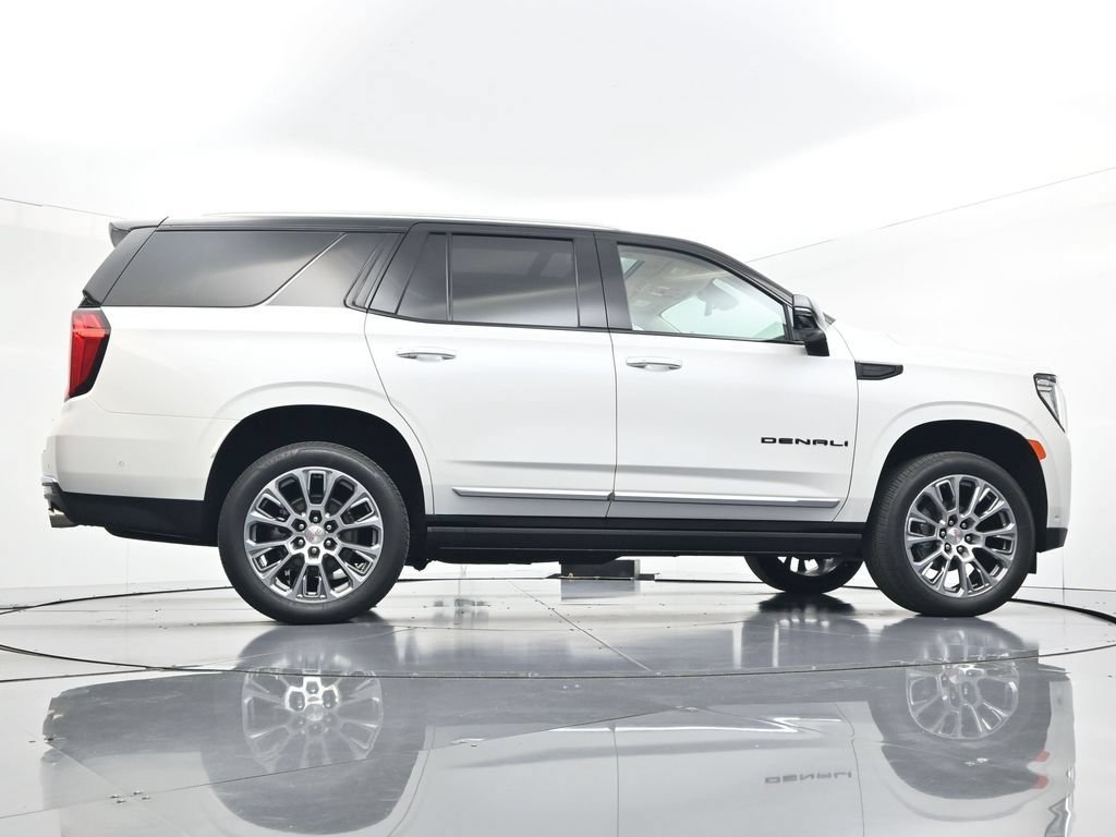 Used 2023 White Frost Tricoat GMC Denali image 31
