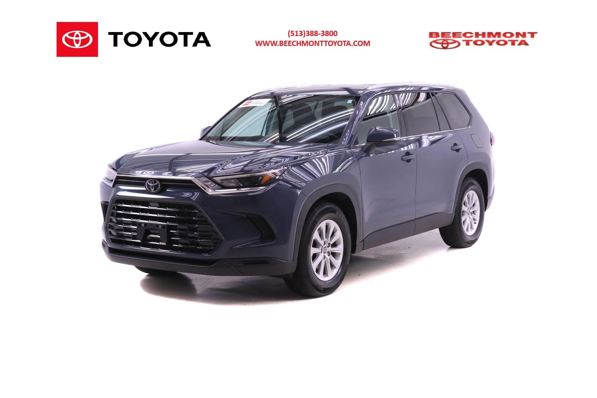 Used 2025 White Toyota XLE image 1