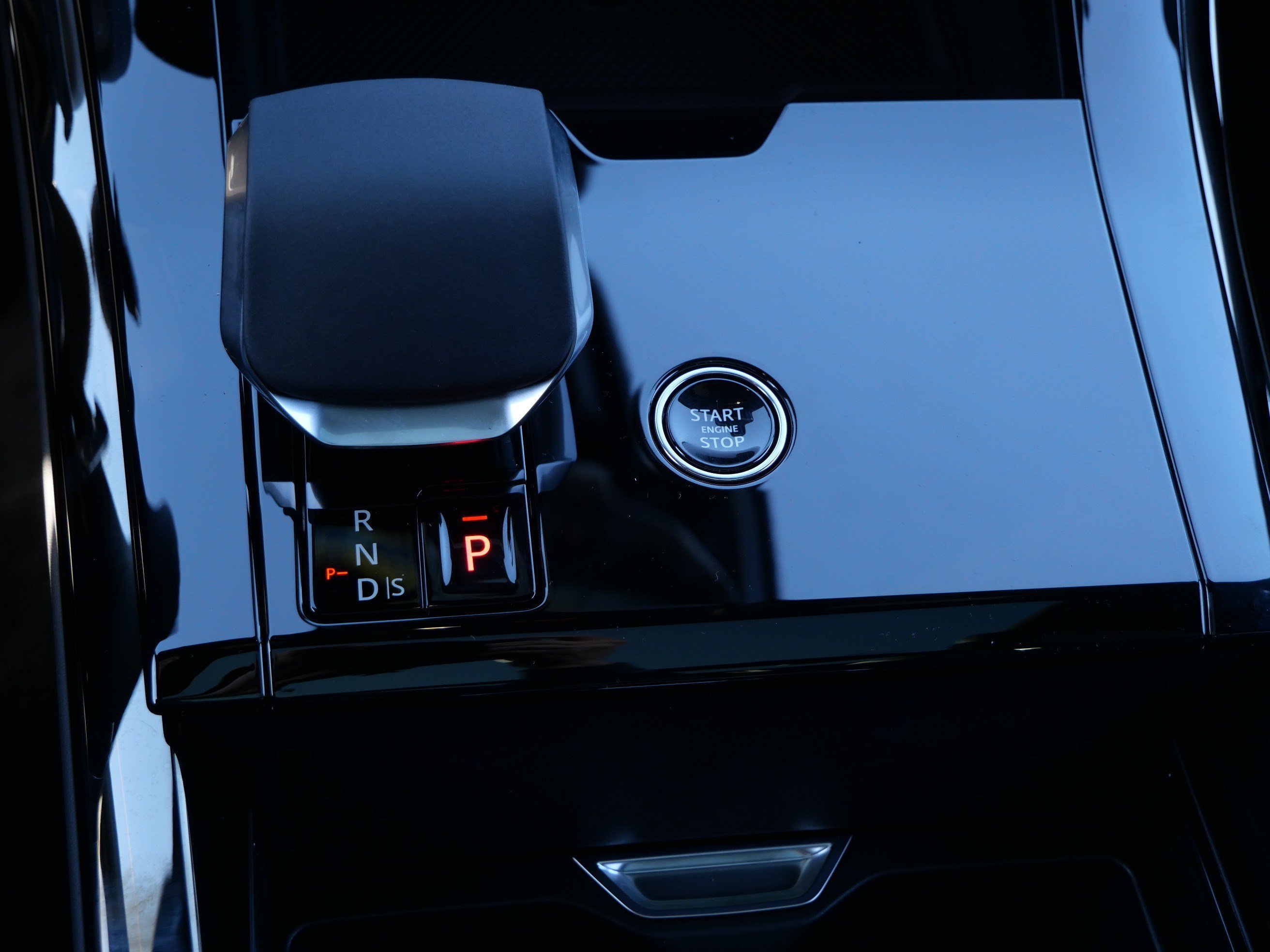 New 2027 Santorini Black LAND ROVER Dynamic SE P400 image 11