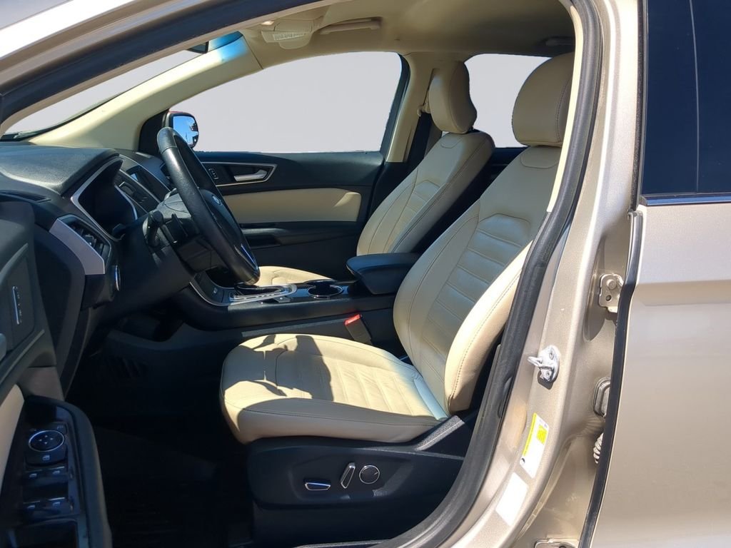 Used 2017 White Gold Metallic Ford SEL image 12