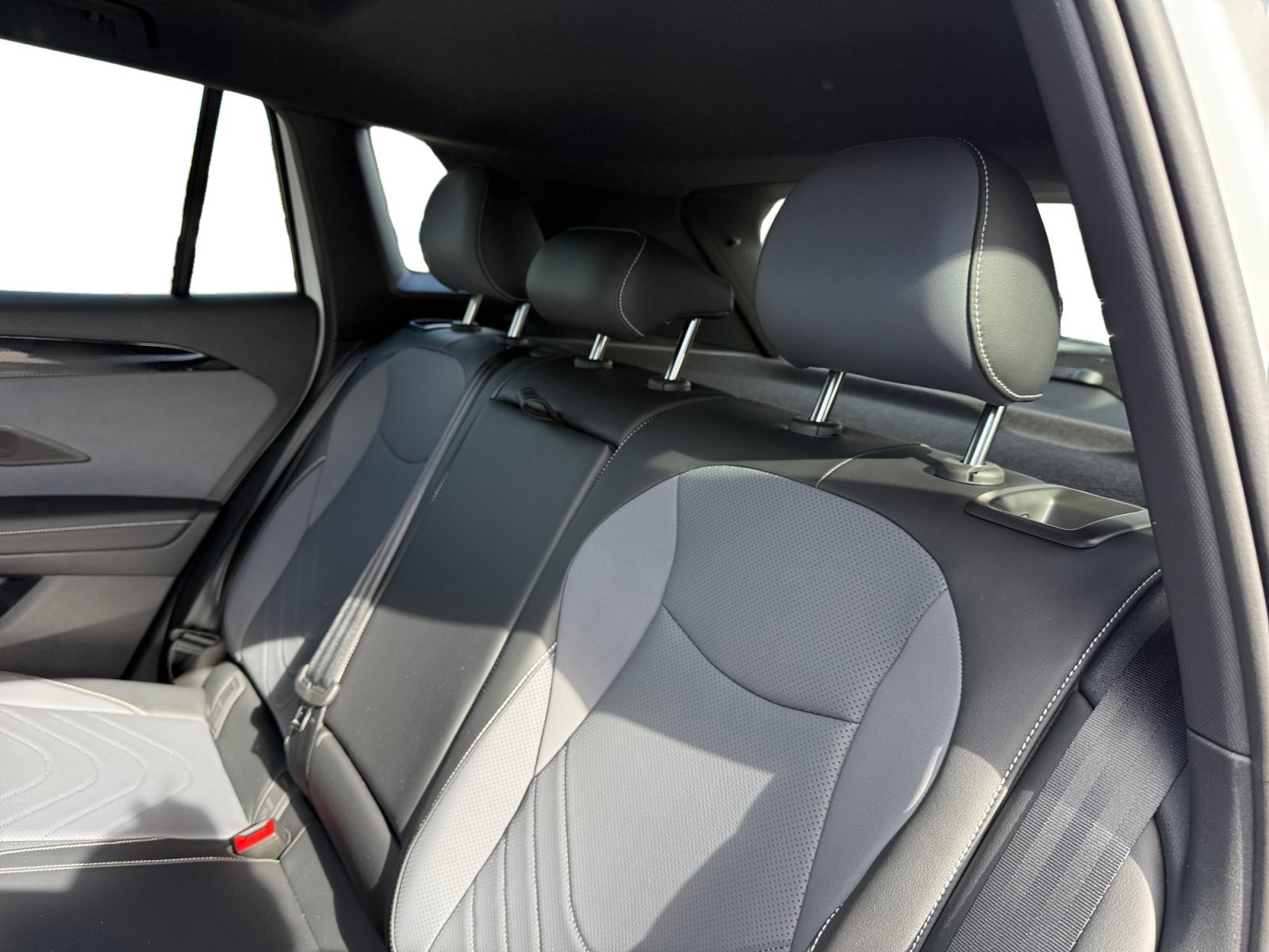 New 2026 Opal White W/Deep Black Roof Volkswagen SE R-Line Black image 16