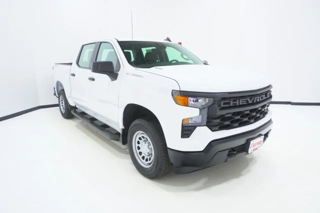 New 2026 Summit White Chevrolet WT image 3