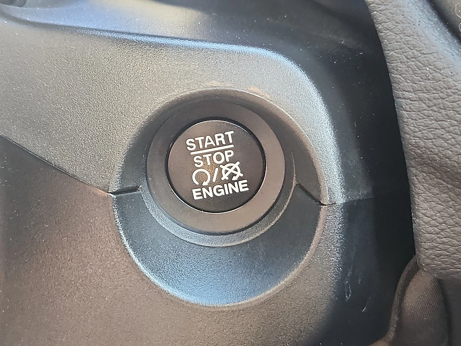 Used 2021 Diamond Black Jeep Trailhawk image 27