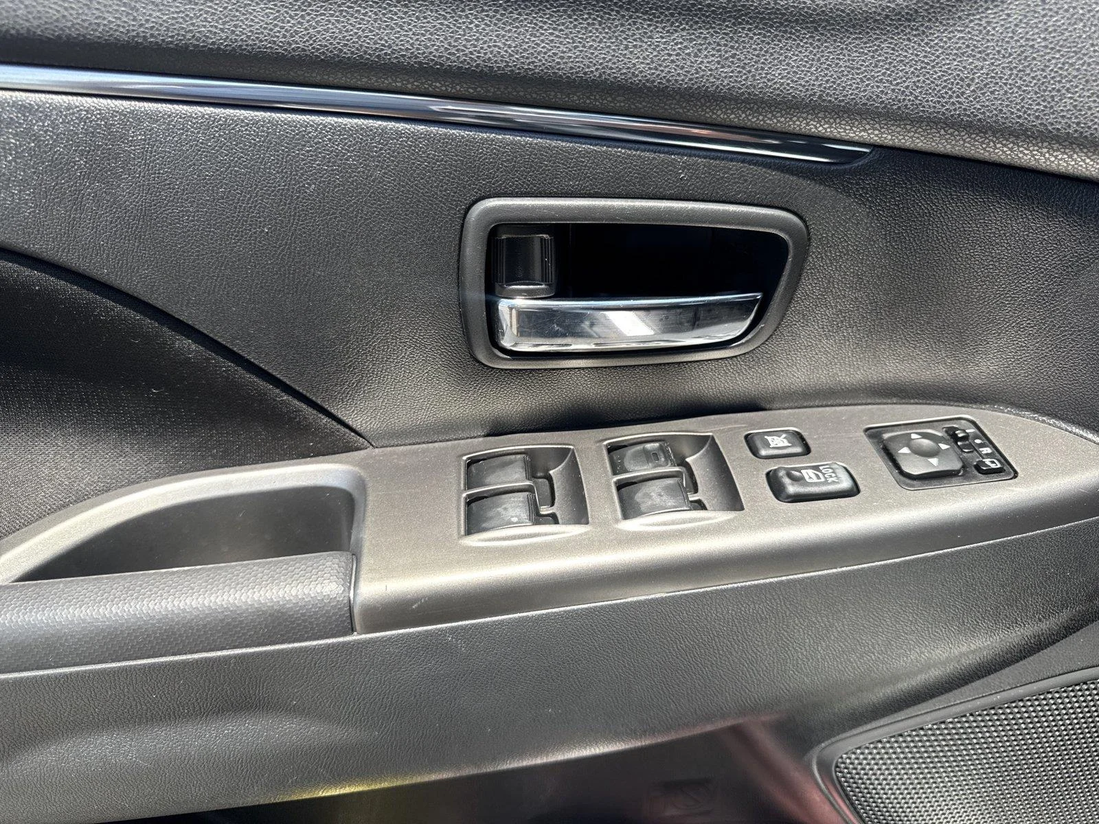 Used 2021 Alloy Silver Metallic Mitsubishi ES image 17