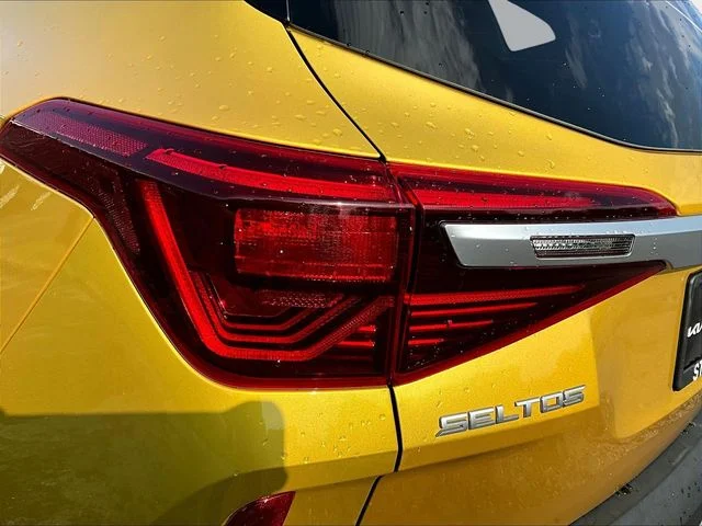 Used 2022 Yellow Kia S image 27