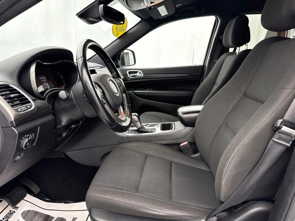 Used 2020 White Jeep Laredo E image 17