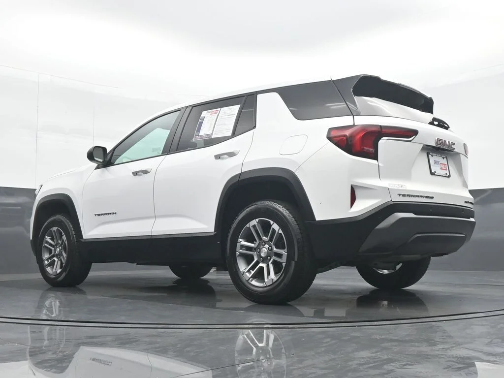 Used 2026 White GMC Elevation image 28