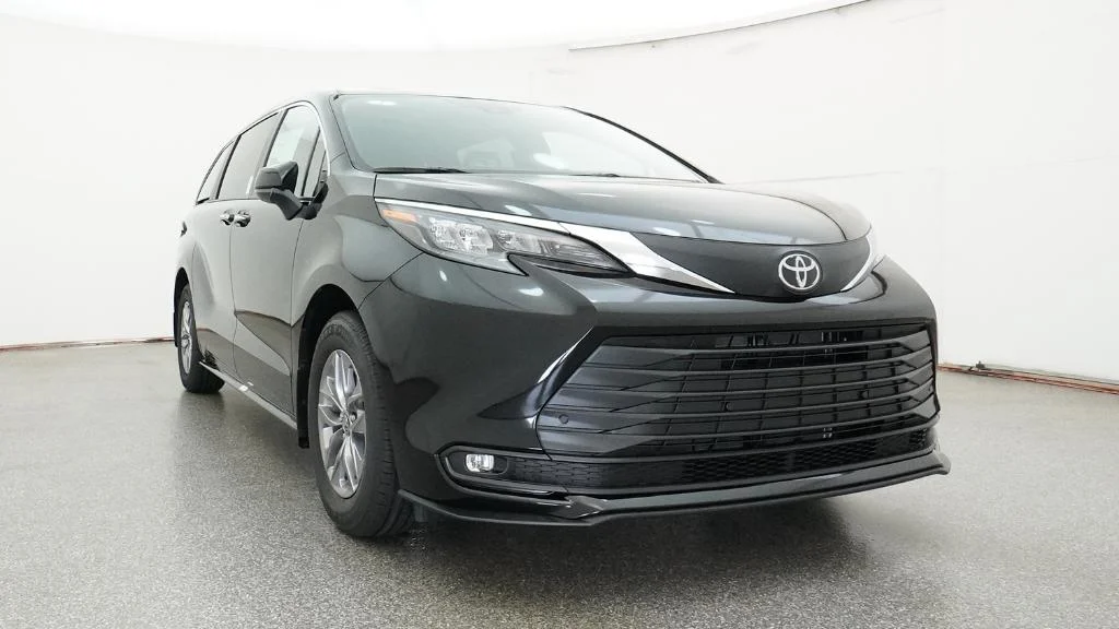 New 2026 Midnight Black Metallic Toyota XLE image 20