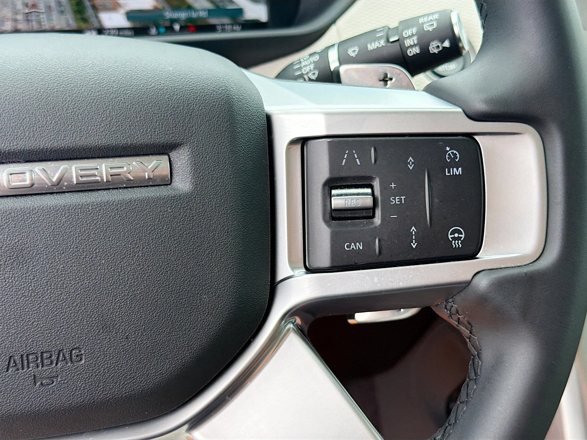 Certified Used 2025 Fuji White Land Rover Dynamic SE image 40