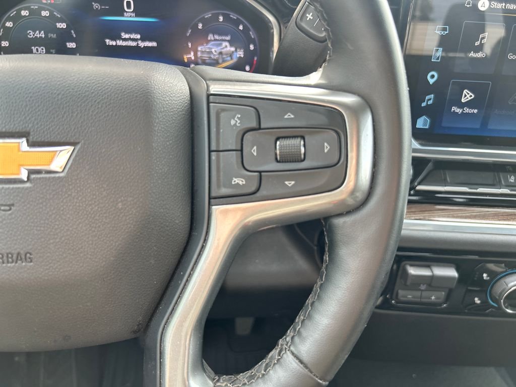 Used 2025 White Chevrolet LT image 21