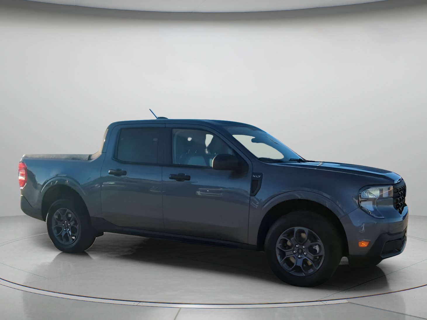 New 2026 Carbonized Gray Metallic Ford XLT image 32