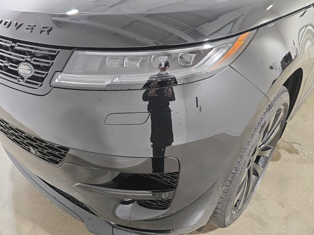 New 2027 Santorini Black Land Rover Dynamic SE image 10