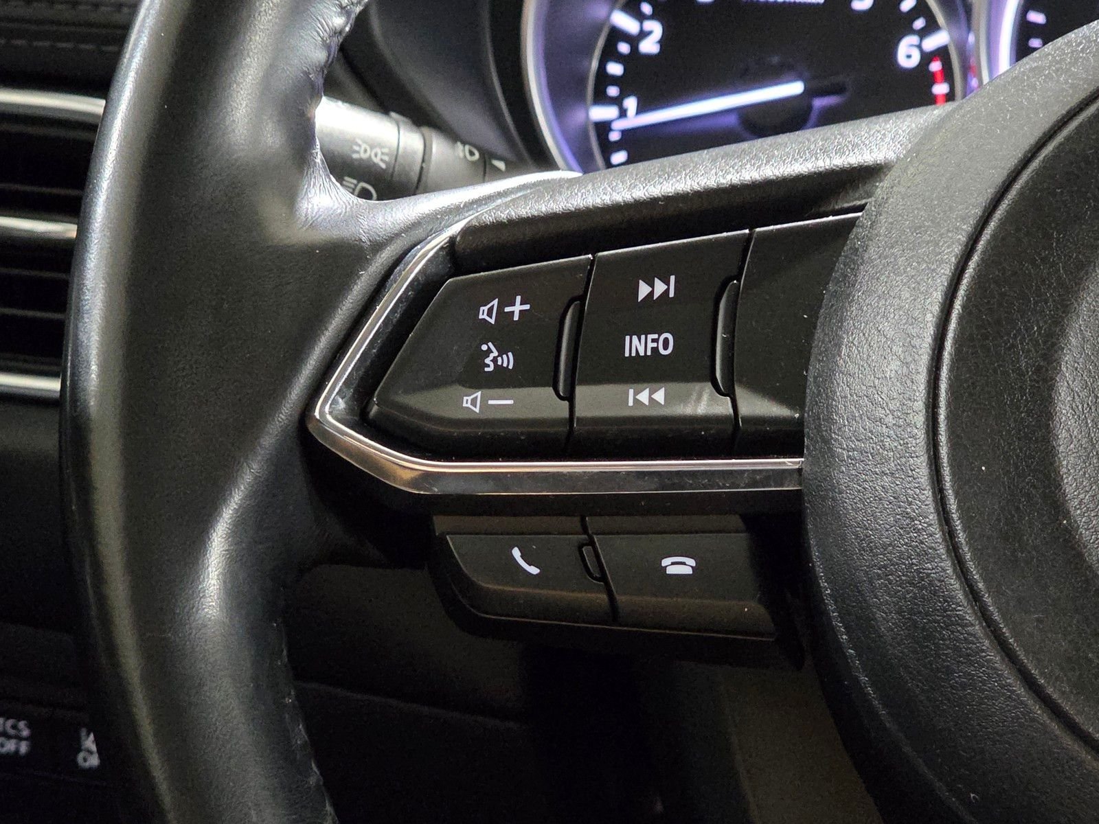 Used 2018 Snowflake White Pearl Mica Mazda Grand Touring image 32