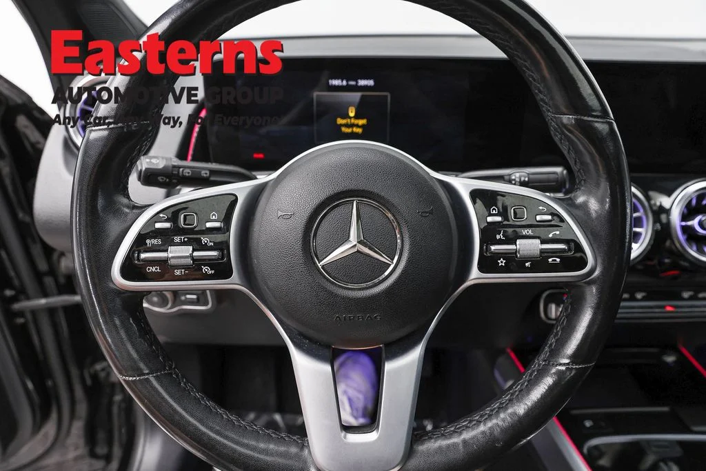 Used 2022 Black Mercedes-Benz GLB 250 image 10