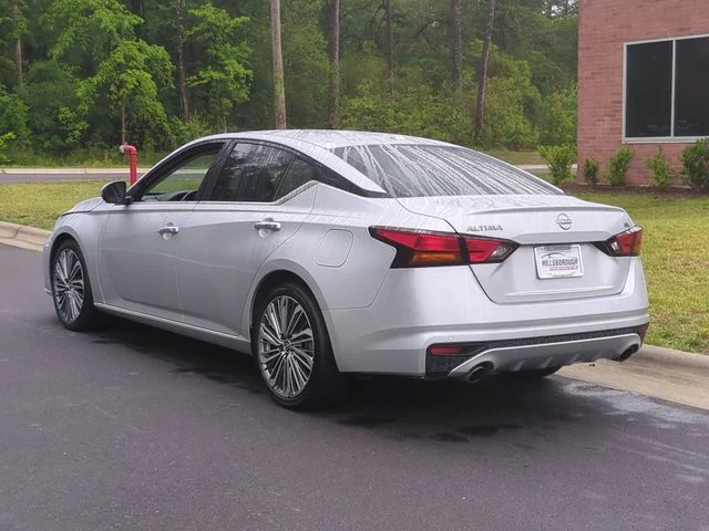 Used 2023 Silver Nissan 2.5 SL image 11