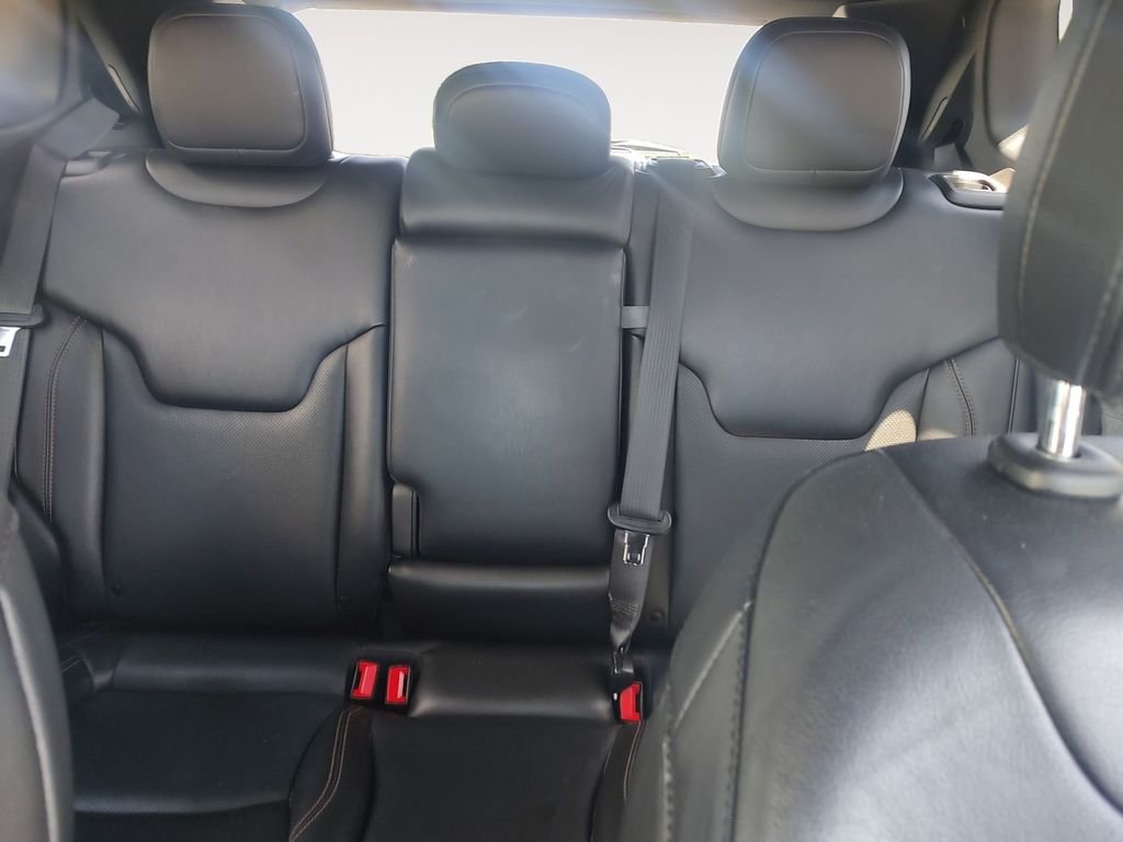 Used 2023 White Jeep Latitude Lux image 13
