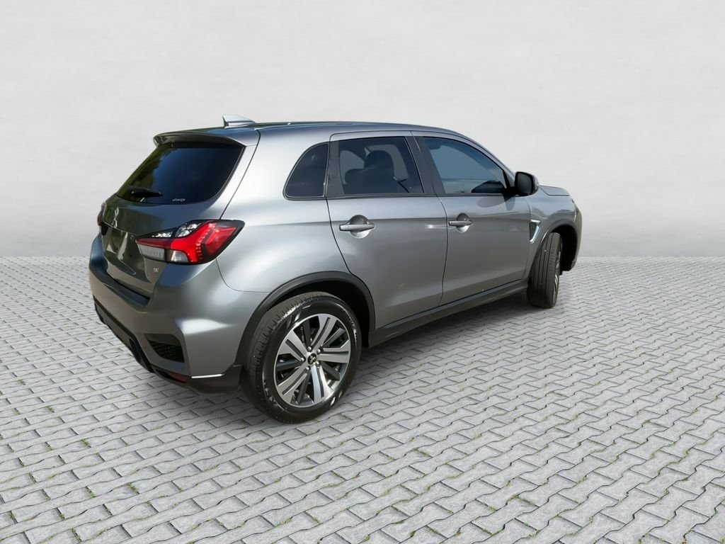Used 2024 Mercury Gray Metallic Mitsubishi 2.0 SE image 8
