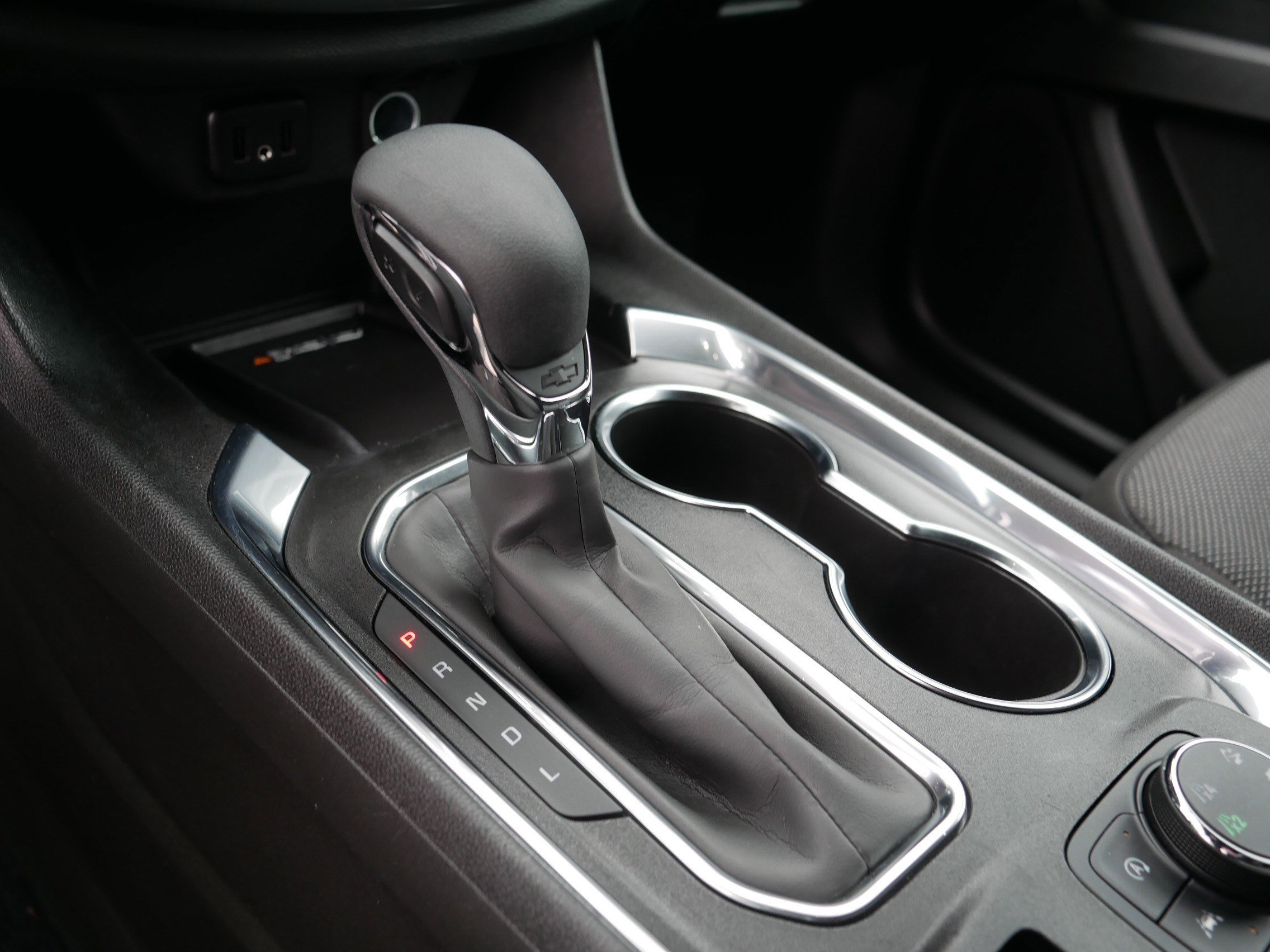 Used 2023 Summit White Chevrolet LT Cloth image 24